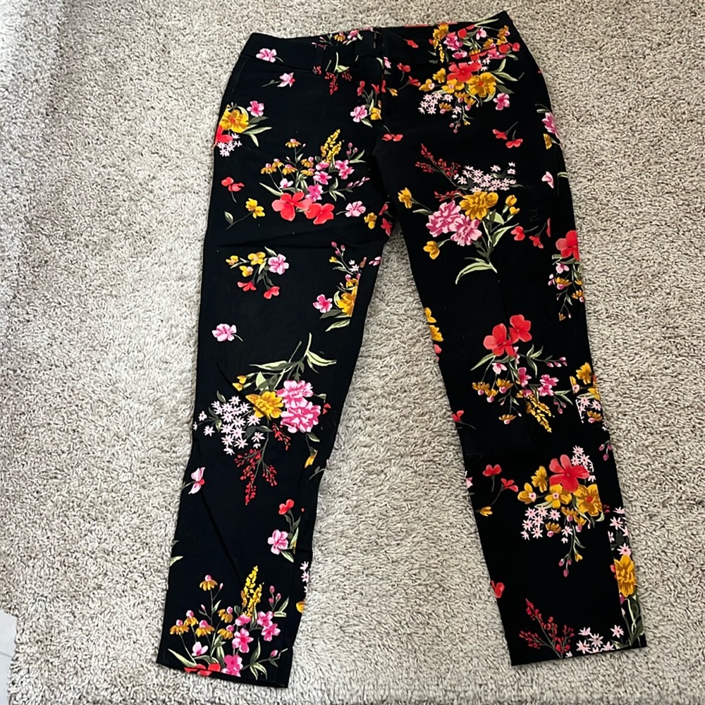 Floral pixie cropped pants